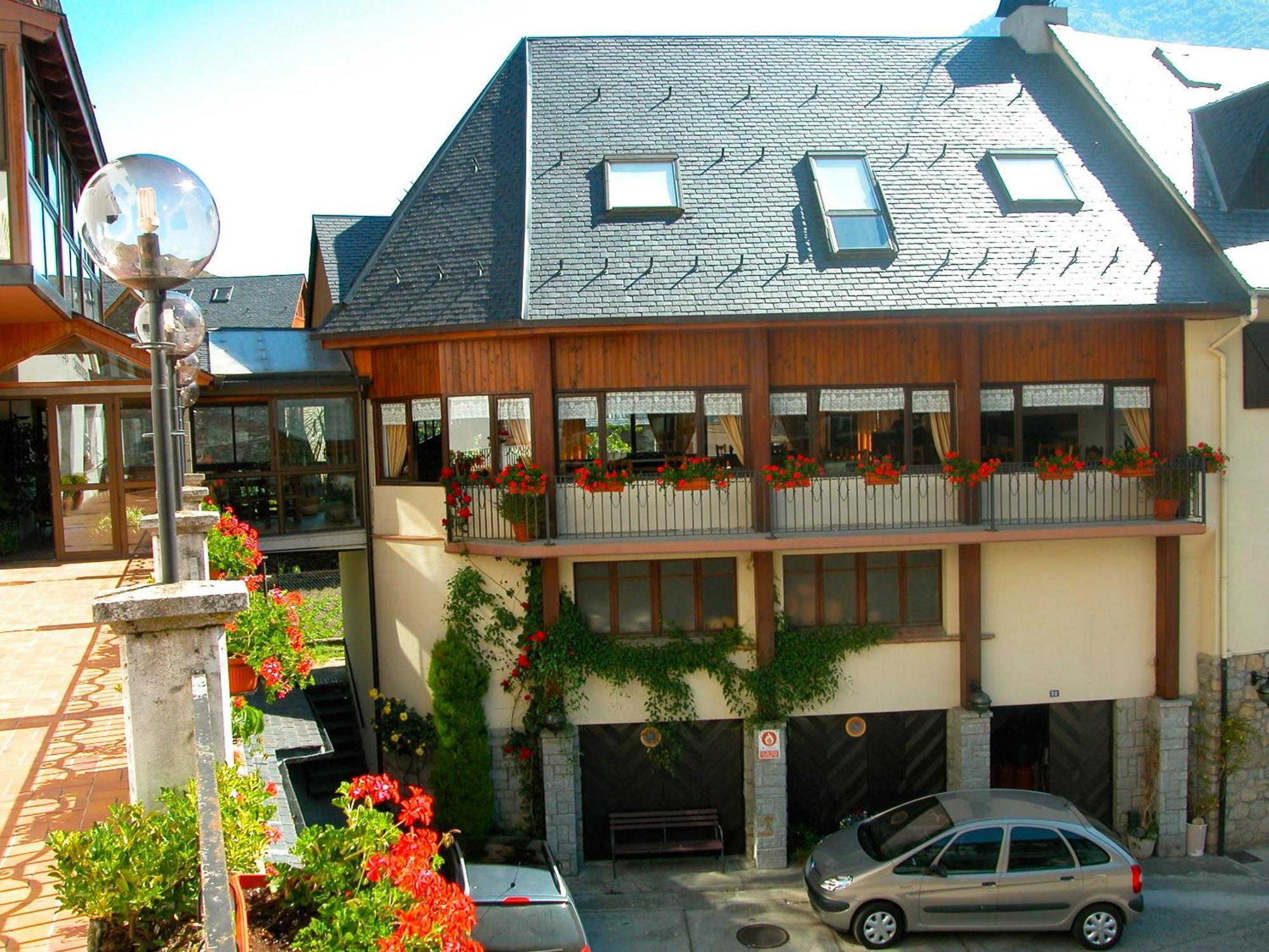 Hosteria Catalana Боссост Экстерьер фото